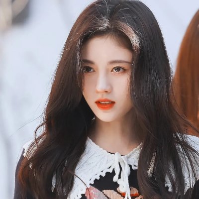 龙纹身的女孩